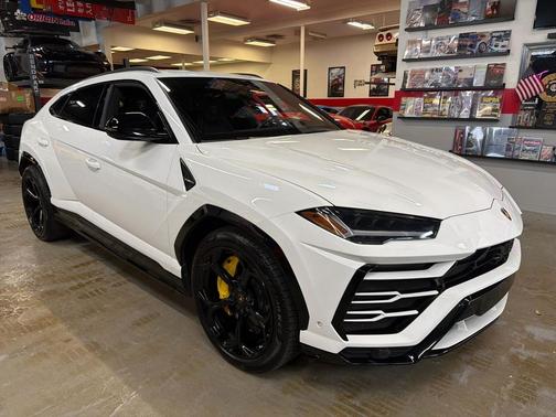 2019 Lamborghini Urus Base