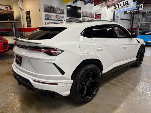 2019 Lamborghini Urus Base