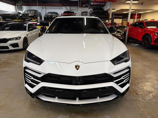 2019 Lamborghini Urus Base