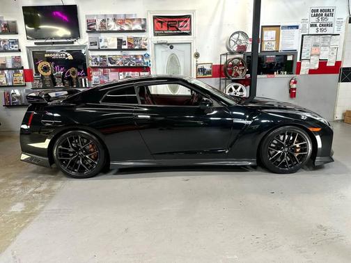 2018 Nissan GT-R Premium