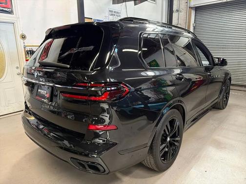 2024 BMW X7 M60i