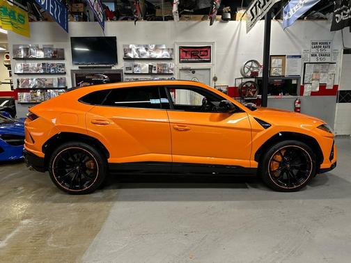 2022 Lamborghini Urus Pearl Capsule AWD