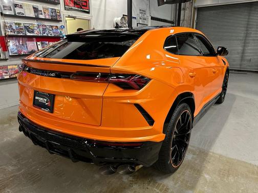 2022 Lamborghini Urus Pearl Capsule AWD