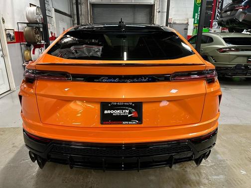 2022 Lamborghini Urus Pearl Capsule AWD