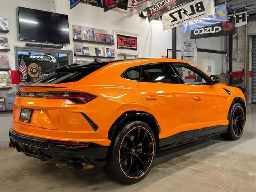 2022 Lamborghini Urus Pearl Capsule AWD