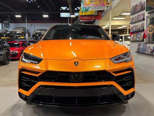 2022 Lamborghini Urus Pearl Capsule AWD