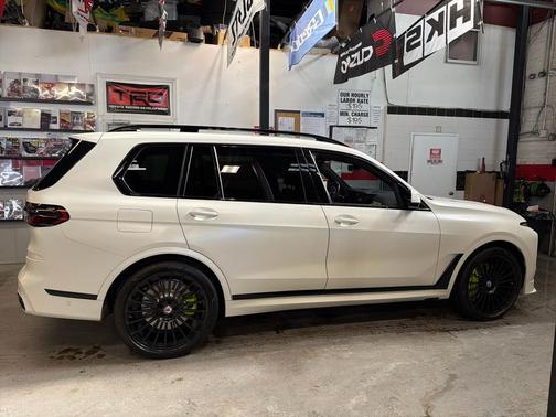 2023 BMW ALPINA XB7 Base