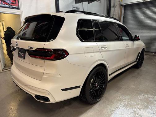 2023 BMW ALPINA XB7 Base