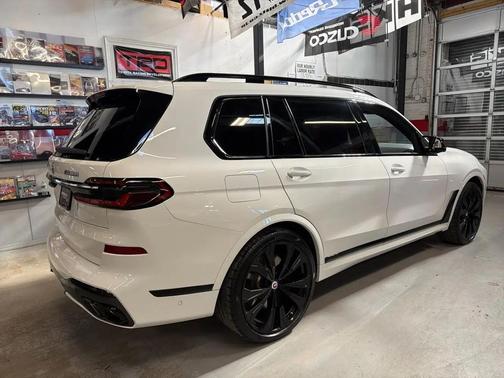2023 BMW X7 M60i