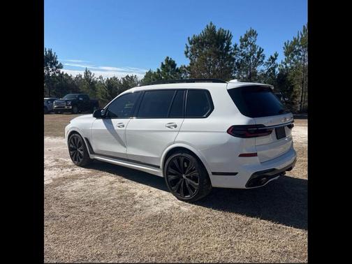 2023 BMW X7 M60i
