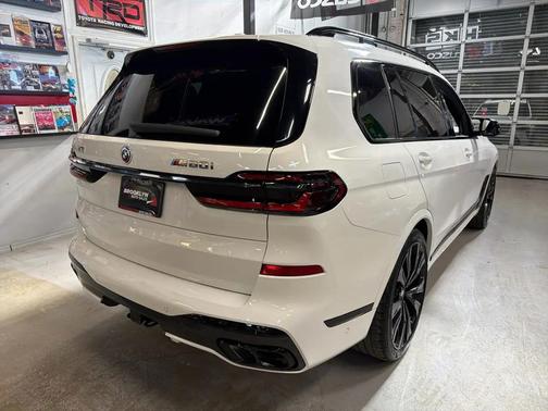 2023 BMW X7 M60i