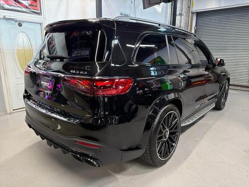 2025 Mercedes-Benz AMG GLS 63 Base