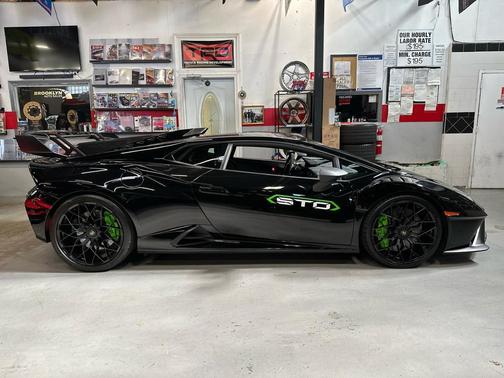 2022 Lamborghini Huracan STO STO Coupe
