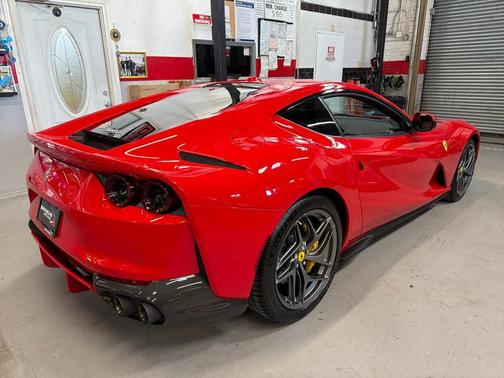 2018 Ferrari 812 Superfast Base