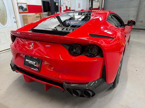 2018 Ferrari 812 Superfast Base