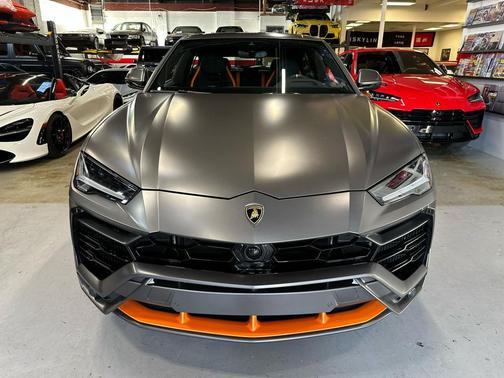 2022 Lamborghini Urus Base