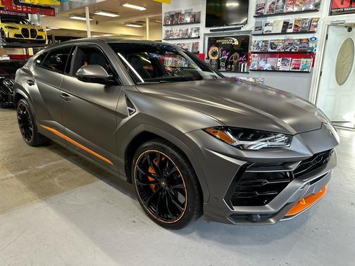 2022 Lamborghini Urus Base