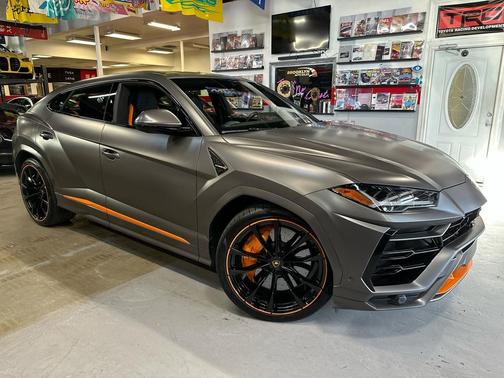 2022 Lamborghini Urus Base