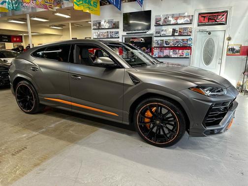 2022 Lamborghini Urus Base