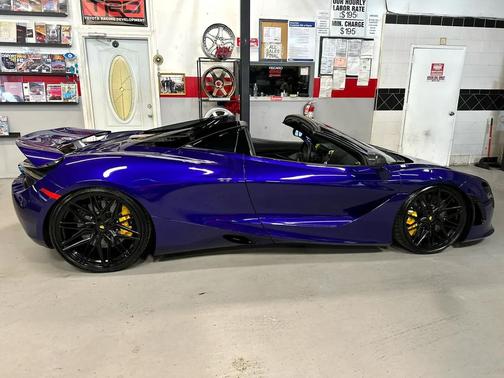 2023 McLaren 720S Base