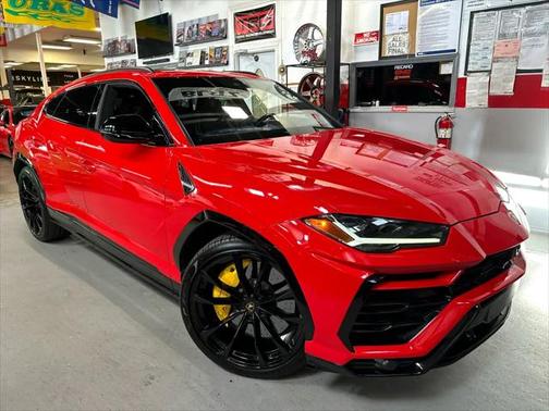 2022 Lamborghini Urus Base