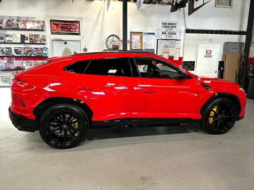 2022 Lamborghini Urus Base