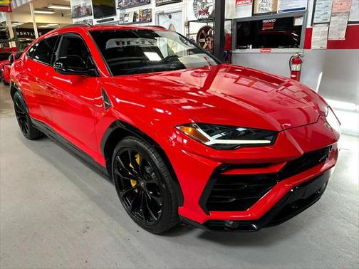 2022 Lamborghini Urus Base
