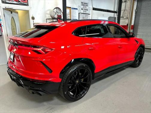 2022 Lamborghini Urus Base