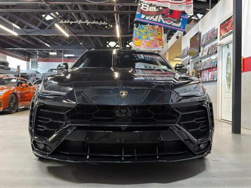 Black 2019 Lamborghini Urus Base