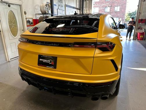 2022 Lamborghini Urus Base