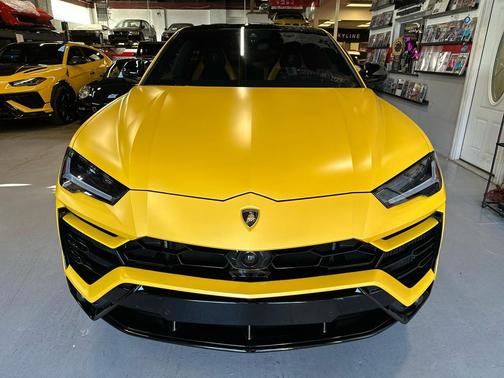2022 Lamborghini Urus Base