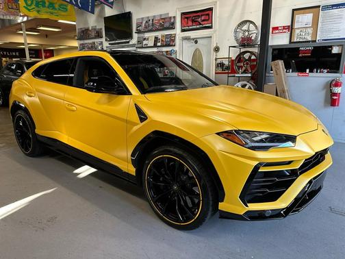 2022 Lamborghini Urus Base