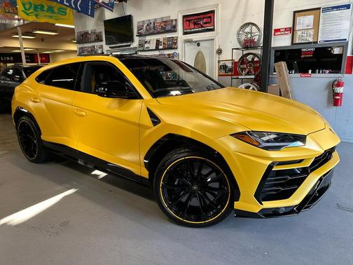 2022 Lamborghini Urus Base