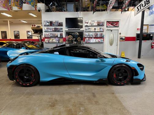 2021 McLaren 765LT Coupe