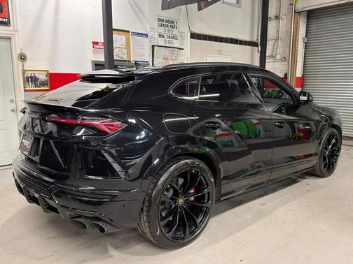 2020 Lamborghini Urus Base