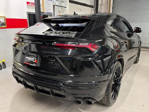 2020 Lamborghini Urus Base