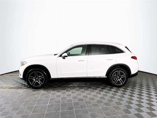 Polar White 2026 Mercedes-Benz GLC 300