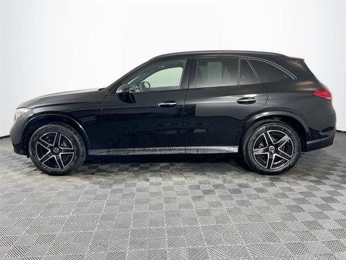 Obsidian Black Metallic 2026 Mercedes-Benz GLC 300