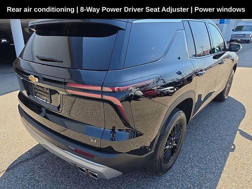 Mosaic Black Metallic 2024 Chevrolet Traverse LT