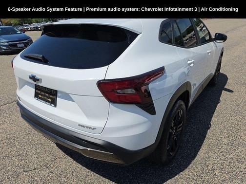 Summit White 2024 Chevrolet Trax FWD ACTIV