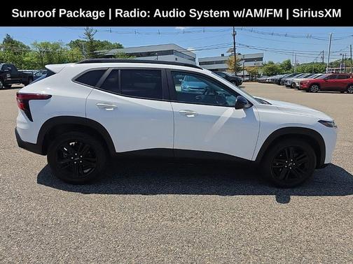 Summit White 2024 Chevrolet Trax FWD ACTIV