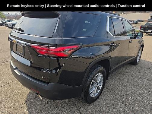 Mosaic Black Metallic 2023 Chevrolet Traverse LT Leather