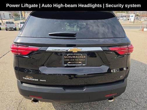 Mosaic Black Metallic 2023 Chevrolet Traverse LT Leather