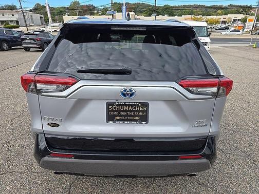 2021 Toyota RAV4 Hybrid SE