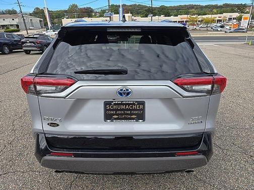 2021 Toyota RAV4 Hybrid SE