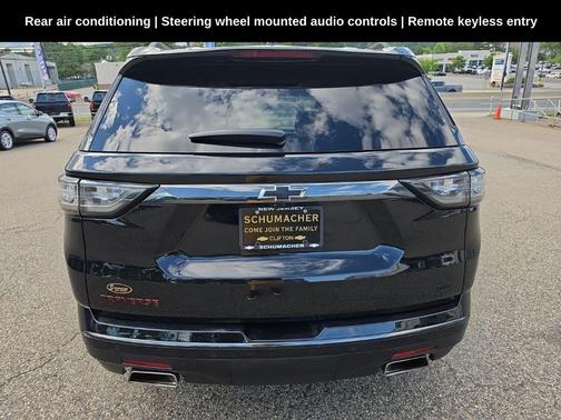 Mosaic Black Metallic 2021 Chevrolet Traverse Premier