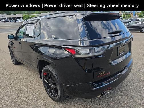 Mosaic Black Metallic 2021 Chevrolet Traverse Premier
