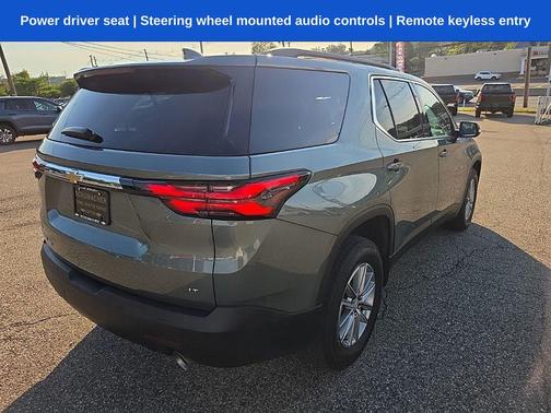 Silver Sage Metallic 2023 Chevrolet Traverse LT Leather