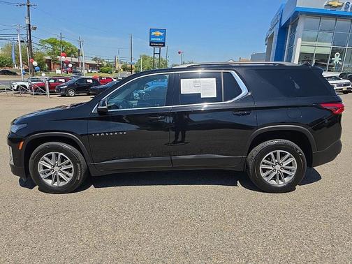 Mosaic Black Metallic 2023 Chevrolet Traverse LT Cloth