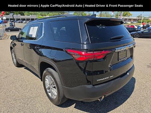 Mosaic Black Metallic 2023 Chevrolet Traverse LT Cloth